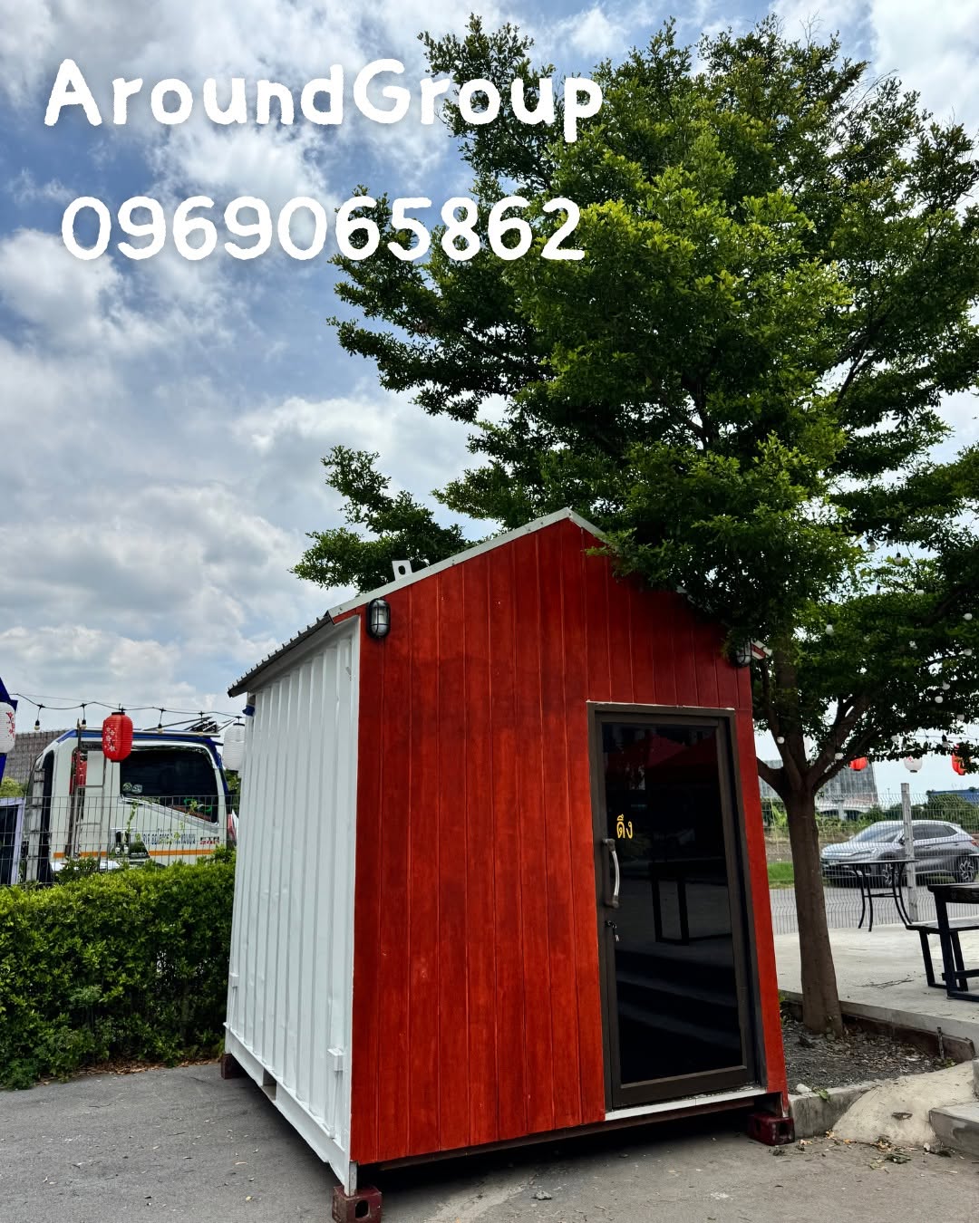 ภาพผลงานเต็มหน้าจอ: ผลงานร้านค้าน็อคดาวน์โทนแดง-ขาว พร้อมตกแต่งภายใน