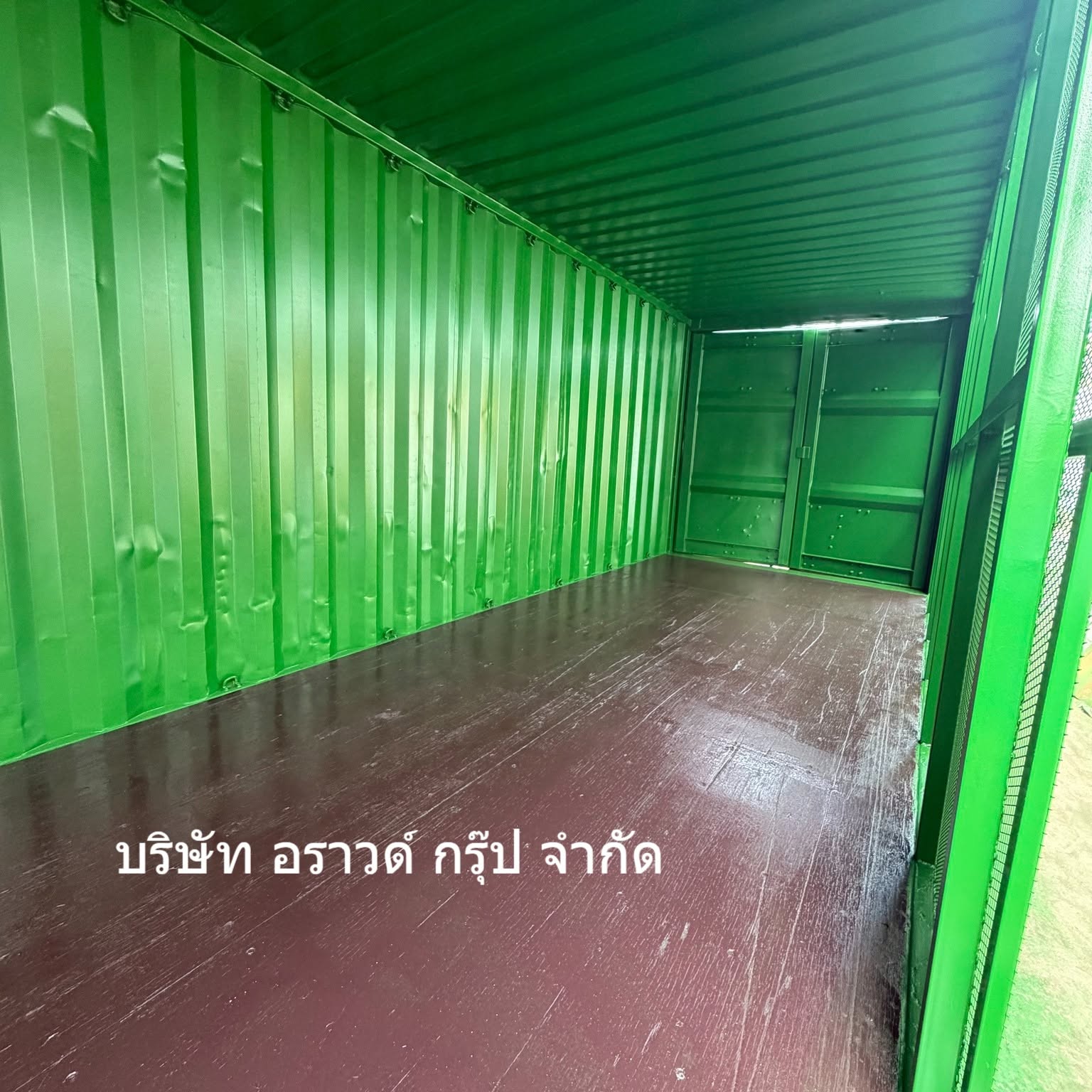 ภาพผลงานเต็มหน้าจอ: ผลงานทำสีและติดตั้งตะแกรงเหล็กตู้คอนเทนเนอร์สีเขียว